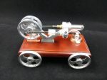 Modello di motore a vapore in miniatura, perfetto come decorazione scientifica.