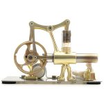 Modello di motore a vapore in stile steampunk con ingranaggi dorati, cilindro e dettagli metallici, perfetto come decorazione scientifica o oggetto da collezione.