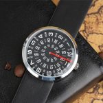 Orologio da polso con quadrante ispirato a strumenti scientifici, con numeri grandi e dettagli tecnici, perfetto per appassionati di scienza e tecnologia.