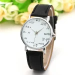 Orologio da polso con quadrante decorato con formule matematiche e numeri, cinturino in pelle nera, perfetto come oggetto decorativo scientifico e regalo originale.