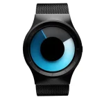 Orologio da polso con quadrante circolare e display digitale, stile contemporaneo, cinturino in tessuto nero, perfetto come decorazione scientifica moderna e accessorio di tendenza.