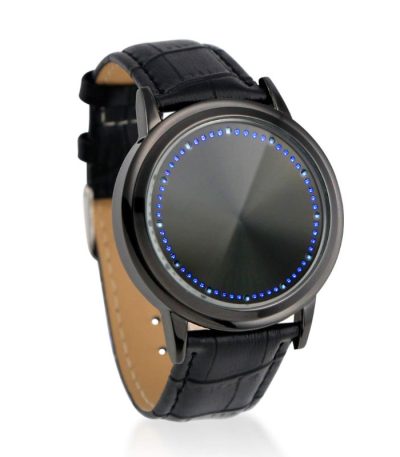 Orologio digitale con display rotondo e LED blu, stile moderno e tecnologico, cinturino in pelle nera, perfetto come oggetto decorativo scientifico o gadget innovativo.