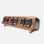Rete di esperimenti elettrici vintage con sei elementi in legno e componenti in metallo, ideale per decorazioni scientifiche e attività educative.