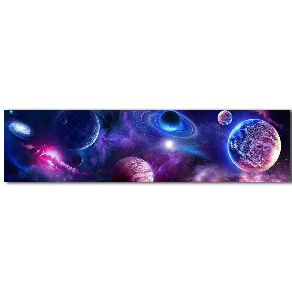Immagine di un affascinante scenario spaziale con pianeti, galassie e nebulose in un universo colorato e misterioso.