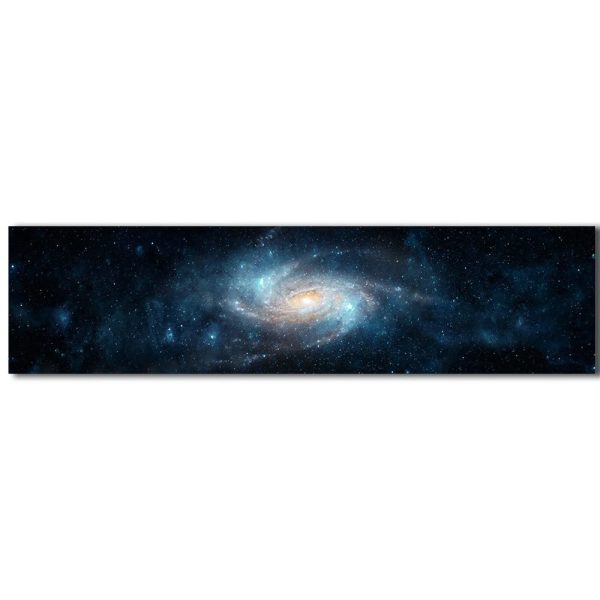 Immagine di una galassia distante con dettagli di stelle, polveri e nebulose, rappresentando l'immensità dell'universo e la bellezza del cosmo.
