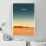 Poster artistico con paesaggio marziano e astronauta, rappresenta il pianeta Marte con un cielo sfumato e un astronauta in primo piano, ideale come decorazione scientifica o da collezione.