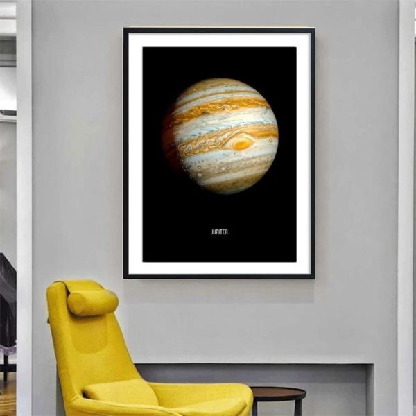 Poster di alta qualità di Giove, pianeta del sistema solare, con dettagli realistici e colori vivaci, perfetto come decorazione scientifica per ambienti educativi o moderni.