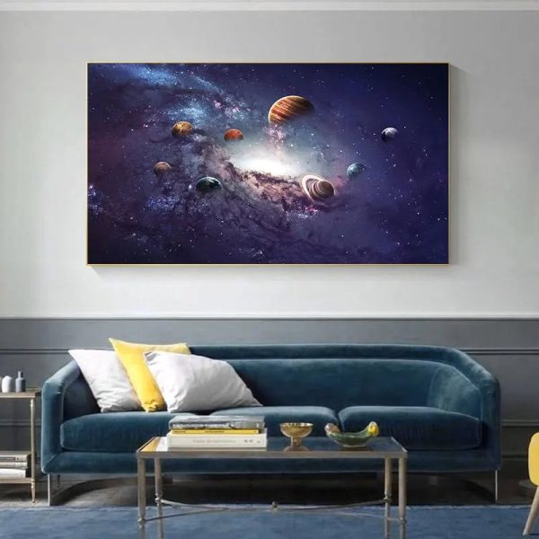 Stampe artistiche di pianeti e galassie per decorazioni moderne e scientifiche, perfette per arricchire ambienti con un tocco spaziale e innovativo.
