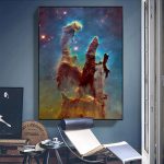 Immagine di una nebulosa colorata di Orione, decorazione scientifica per ambienti moderni, con dettagli vivaci e atmosfera spaziale.