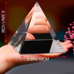 Piramide di cristallo decorativa, perfetta come oggetto di design o decorazione scientifica, con dimensioni di circa 4,3 pollici di altezza e 3,9 pollici di base, ideale per ambienti moderni.