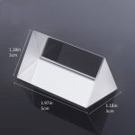 Supporto espositivo in acrilico trasparente con base inclinata e dimensioni precise.