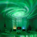 Interno di una stanza con un effetto di luci verdi a forma di vortice sul soffitto, creando un'atmosfera futuristica e suggestiva.