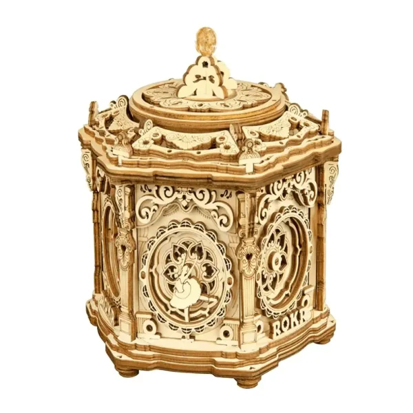 Orologio a cucù in legno intagliato, decorato con dettagli artistici e meccanismi tradizionali, perfetto come oggetto decorativo e da collezione.