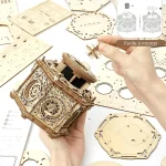 Modello di oggetto scientifico in legno da montare, con dettagli intricati e parti componibili, ideale per appassionati di decorazioni scientifiche e modellismo.