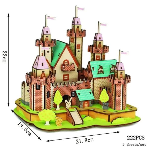 Castello in legno con torri, finestre e dettagli decorativi, ideale come oggetto scientifico e decorativo per ambienti educativi e creativi.