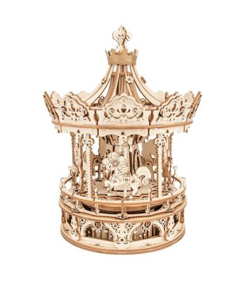 Giostra musicale in legno con dettagli intricati e movimento rotatorio, perfetta come decorazione scientifica o oggetto da collezione.
