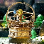 Oggetto scientifico in legno con sfere colorate, modello di orologio planetario in miniatura, decorazione educativa e decorativa per appassionati di scienza e astronomia.