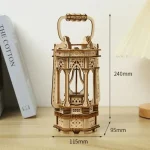 Lanterna in legno di design, perfetta come decorazione scientifica o oggetto da collezione. Altezza 240mm, larghezza 115mm, profondità 95mm, dettagli artigianali e stile vintage.