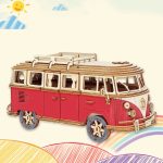 Modellino in legno di un classico veicolo Volkswagen T1, perfetto come decorazione scientifica o oggetto da collezione, con dettagli realistici e finiture di alta qualità.