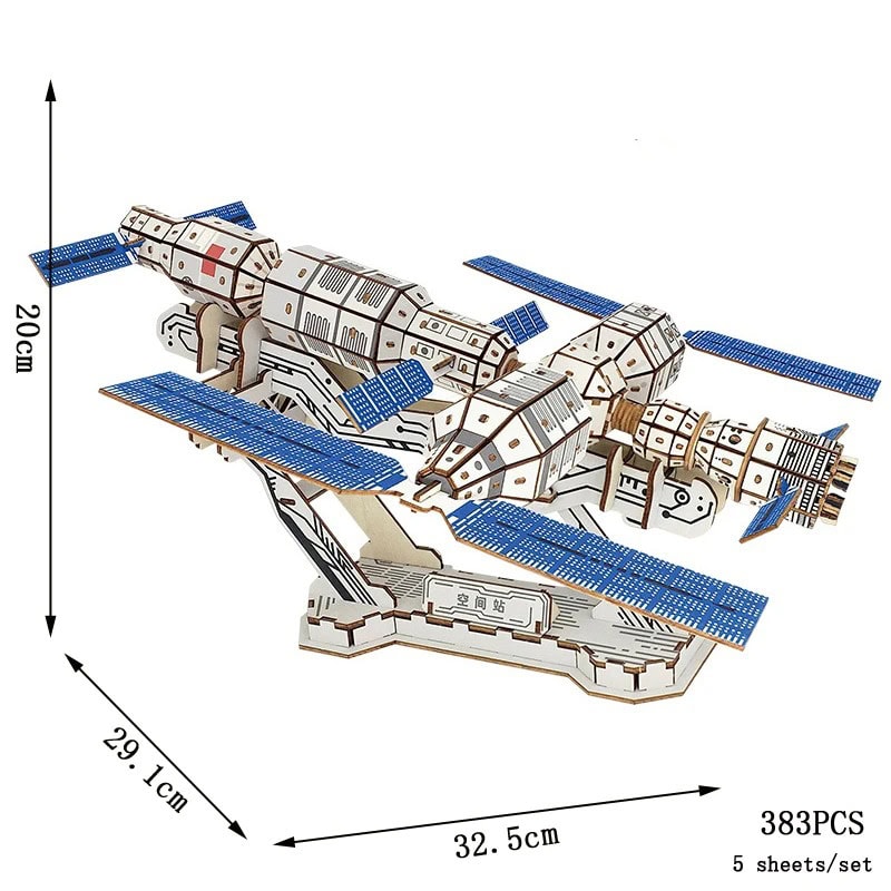 Vettore spaziale in cartone 3D Modello di satellite spaziale in cartone 3D con pannelli solari blu, dettagliata riproduzione di un veicolo spaziale, altezza circa 20 cm.