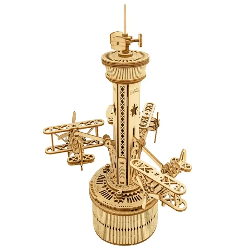 Modello in legno di un pianeta Terra con dettagli di astronavi e satelliti, perfetto come decorazione scientifica educativa e originale.