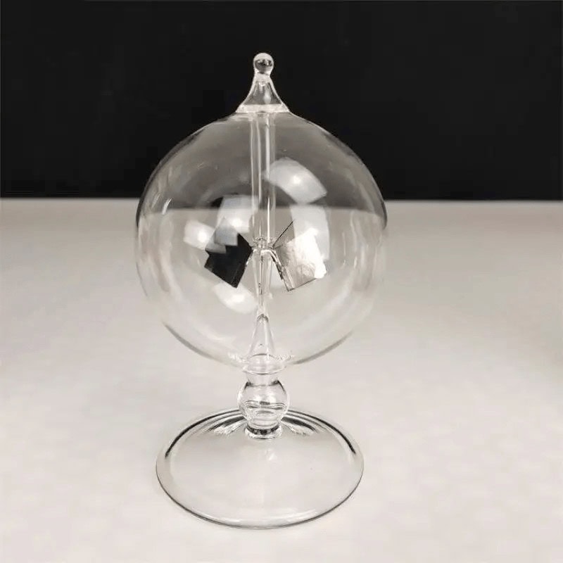 Orologio a pendolo in vetro trasparente con meccanismo interno visibile, decorativo e scientifico, ideale per appassionati di oggetti scientifici e decorazioni originali.