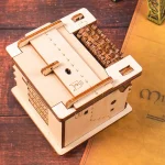 Oggetto decorativo e educativo per appassionati di scienza e tecnologia.