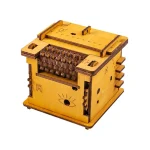 Macchina di Turing in legno con dettagli realistici, perfetta come oggetto decorativo o da collezione scientifica.