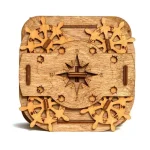 Orologio decorativo in legno con ingranaggi e bussola, perfetto come oggetto scientifico e decorativo per appassionati di meccanica e navigazione.