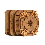 Orologio in legno con design astronomico, dettagli di stelle e pianeti, decorazione originale per appassionati di scienza e astronomia.