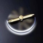 Pendente decorativo in ottone con luce LED, ispirato a strumenti scientifici, ideale come decorazione originale e moderna per ambienti di studio o ufficio.