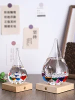 Vasi di vetro decorativi con bolle colorate, ideali per decorazioni scientifiche e ambienti moderni. Perfetti come oggetti da collezione o decorazioni originali per la casa e l'ufficio.