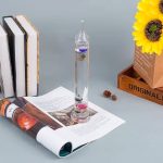 Vaso di Galileo con liquido colorato e bolle, strumento scientifico decorativo per appassionati di scienza e educazione. Perfetto come oggetto decorativo o per esperimenti didattici.