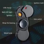Dispositivo scientifico con pulsante di accensione, indicatore LED, porta USB e corpo in metallo, ideale per decorazioni e oggetti scientifici.