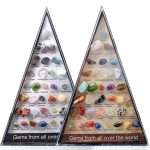 Vetrina a forma di piramide con una vasta collezione di gemme e minerali colorati, ideale come decorazione scientifica o oggetto da collezione.