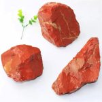 Pietre di Occhio di Tigre, perfette per decorazioni scientifiche e oggetti di studio, con un colore caldo e venature caratteristiche. Ideali per appassionati di mineralogia e decorazioni a tema natura.