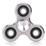 Fidget spinner in metallo con design ispirato alla scienza, perfetto come oggetto decorativo e da collezione. Ideale per appassionati di scienza e gadget innovativi.