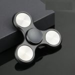 Fidget spinner scientifico con design moderno e materiali di alta qualità, ideale come decorazione scientifica e oggetto di relax. Perfetto per appassionati di scienza e collezionisti.