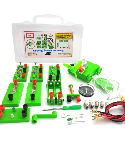 Set di strumenti scientifici per bambini con vari componenti come motore, sensori, e strumenti di misura, ideale per attività educative e divertenti in ambito scientifico.