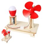 Modello di ventola a energia solare con pannello solare e lampada LED, esempio di oggetto scientifico didattico per esperimenti di energia rinnovabile.
