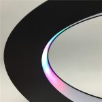 Lampada scientifica moderna con illuminazione a LED colorata, decorazione innovativa per ambienti di studio e ufficio.