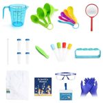 Set di strumenti scientifici per bambini, include becher, pipette, spatole, occhiali di sicurezza e altri accessori per esperimenti educativi e divertenti.