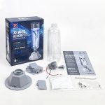 Kit di simulazione di vortice acquatico con bottiglia, base, motore, istruzioni e accessori per esperimenti scientifici e decorazioni.