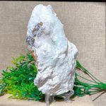 Pietra di gesso bianca, perfetta per decorazioni scientifiche e oggetti d'arredo. Ideale per appassionati di scienza e design, aggiunge un tocco naturale e originale a qualsiasi ambiente.