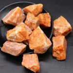 Salgemma naturale in blocchi, cristalli di sale rosa dell'Himalaya, perfetti per decorazioni e oggetti scientifici.