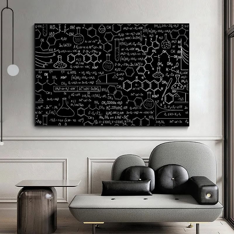 Lavagna decorativa con formule chimiche e strutture molecolari in stile scientifico.