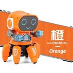Robot educativo arancione con occhi digitali e arti motorizzati, perfetto come decorazione scientifica e giocattolo interattivo per stimolare l'apprendimento.