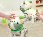 Robot animale interattivo per bambini, con design scientifico e funzioni educative, ideale per stimolare la curiosità e l'apprendimento attraverso il gioco.