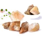 Cristalli di sale rosa dell'Himalaya, decorativi e naturali, perfetti per oggetti scientifici e decorazioni. Ideali per appassionati di scienza e design naturale.