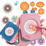 Set di vassoi per spirografi colorati con strumenti per disegnare figure geometriche complesse, ideale per attività educative e creative.